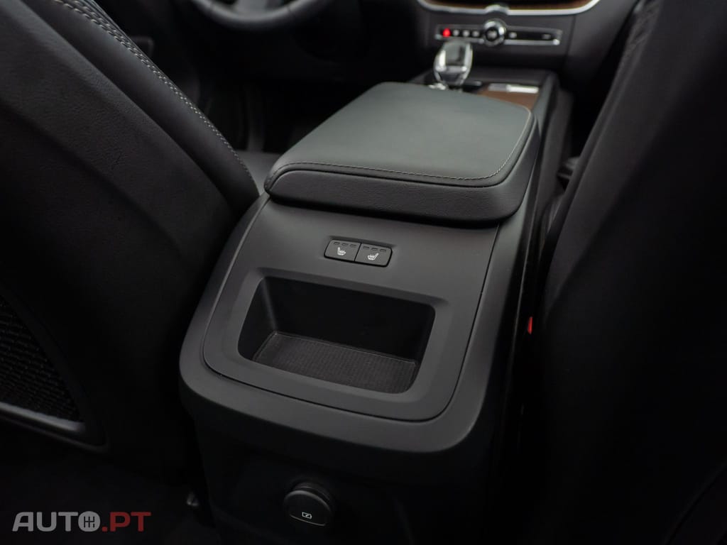 Volvo XC60 2.0 T6 PHEV Plus Dark