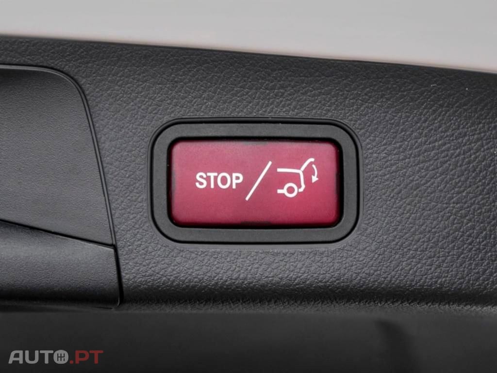 Mercedes-Benz EQA 300 4M AMG I.V.A DEDUTIVEL 