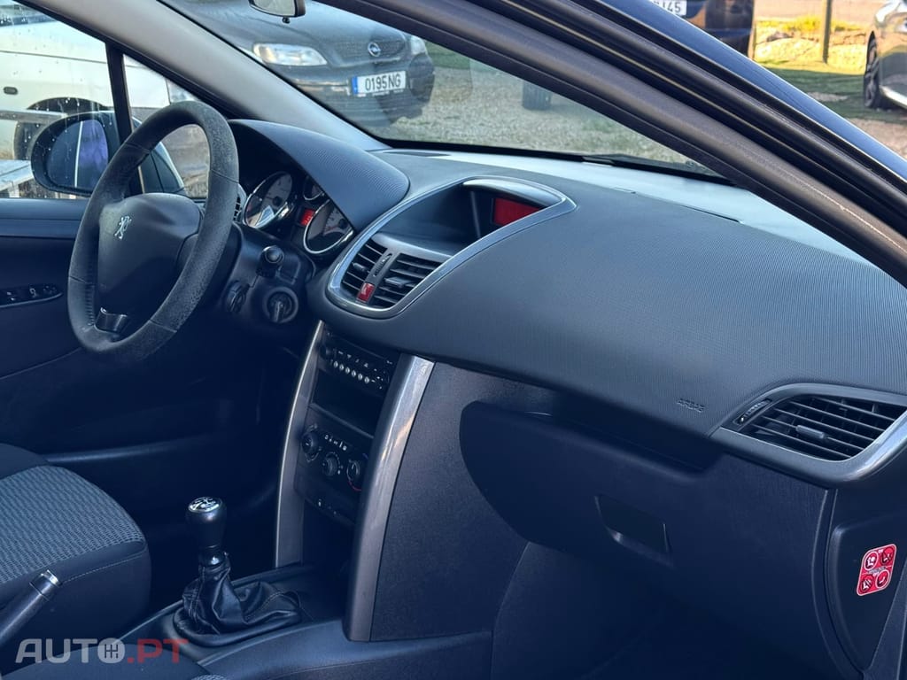 Peugeot 207 1.4 HDi SE Sportium- Garantia Incluída