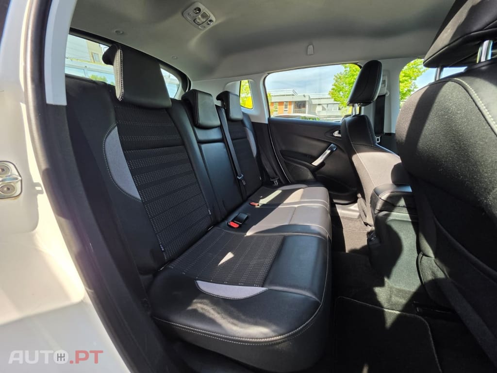 Peugeot 2008 1.2 PureTech Allure EAT6