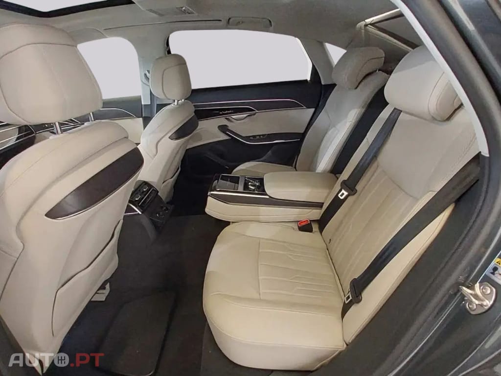 Audi A8 60TFSie L S LINE I.V.A DEDUTÍVEL 