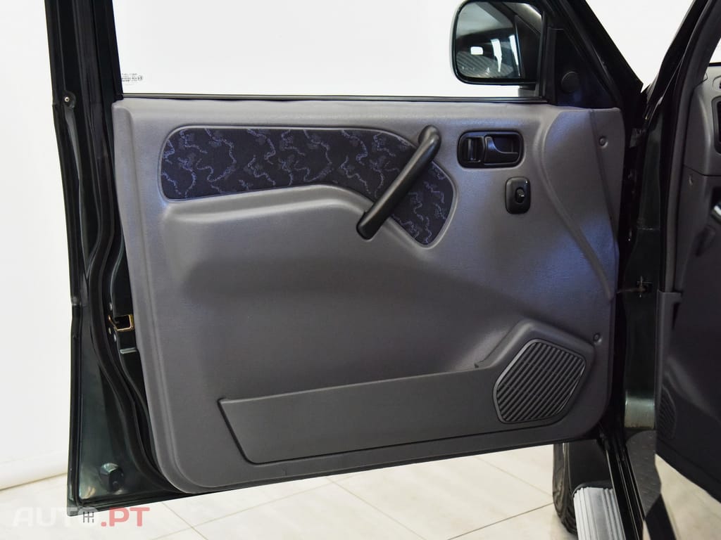 Nissan Terrano II 2.7 TDi SR AC+ABS