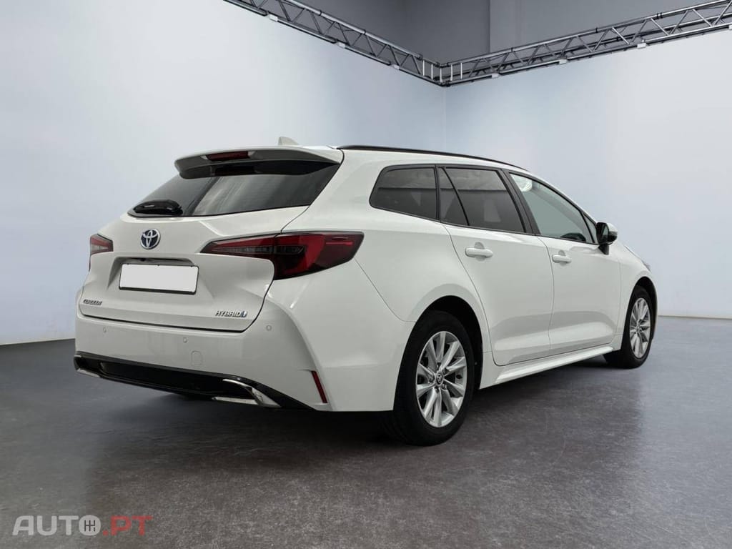 Toyota Auris Touring Sports 1.8 Hybrid Dynamic Business + Beyond Zero Academy