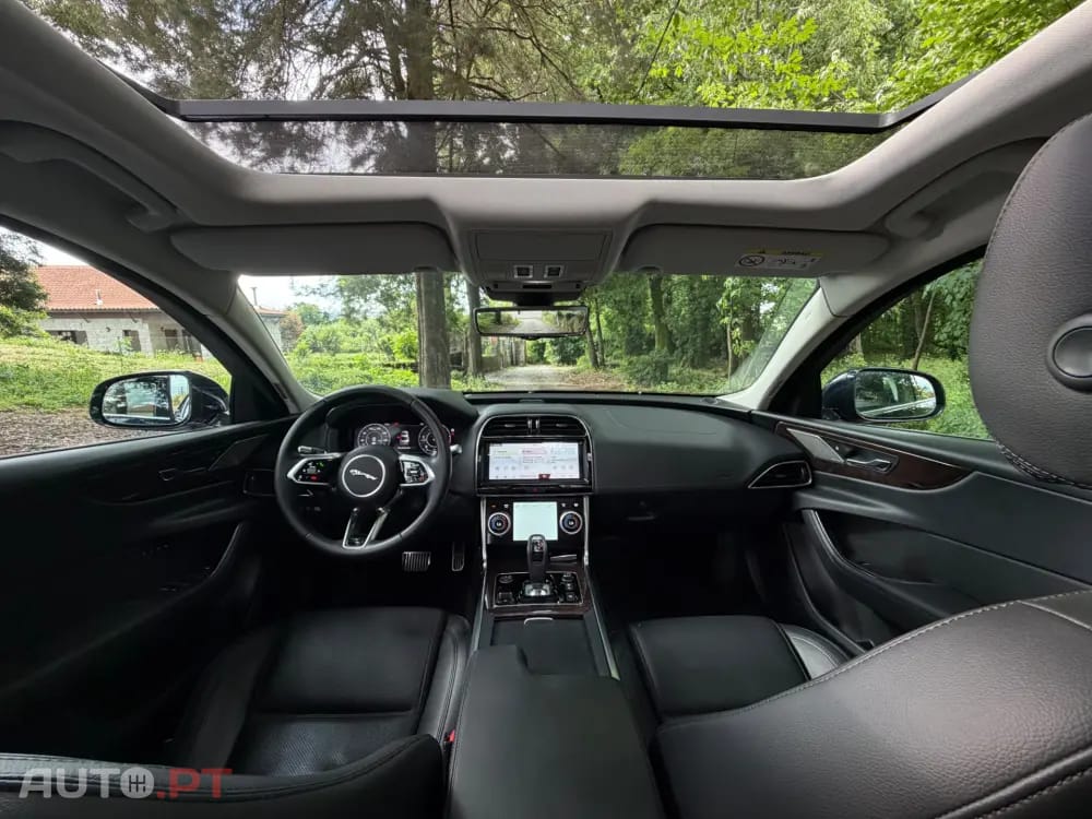Jaguar XE 2.0 D R-Dynamic S