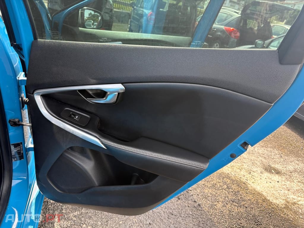 Volvo V40 1.6 D2 R-Design