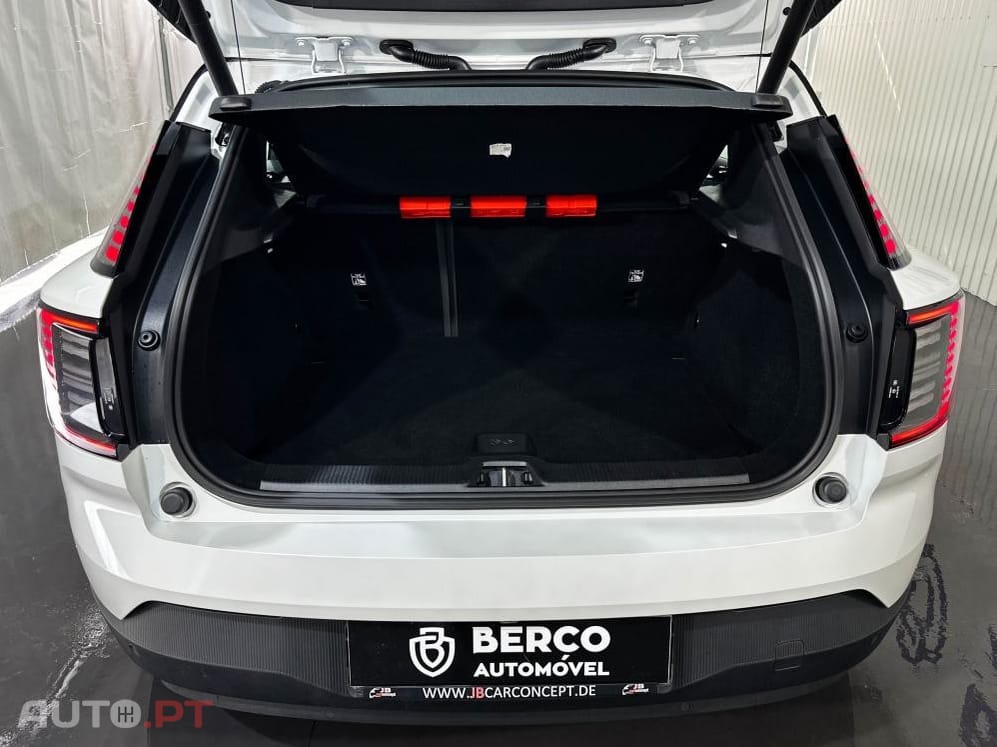 Volvo EX30 Single Motor Extended Range RWD Plus