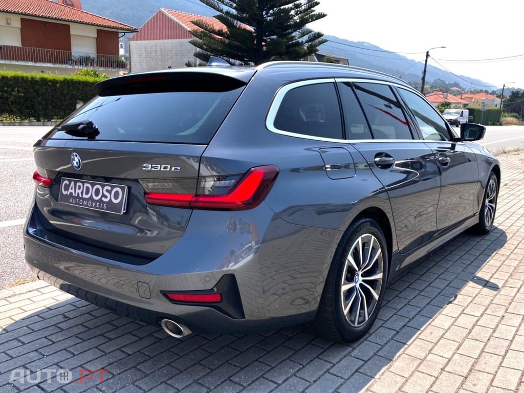 BMW 330 e Touring Auto