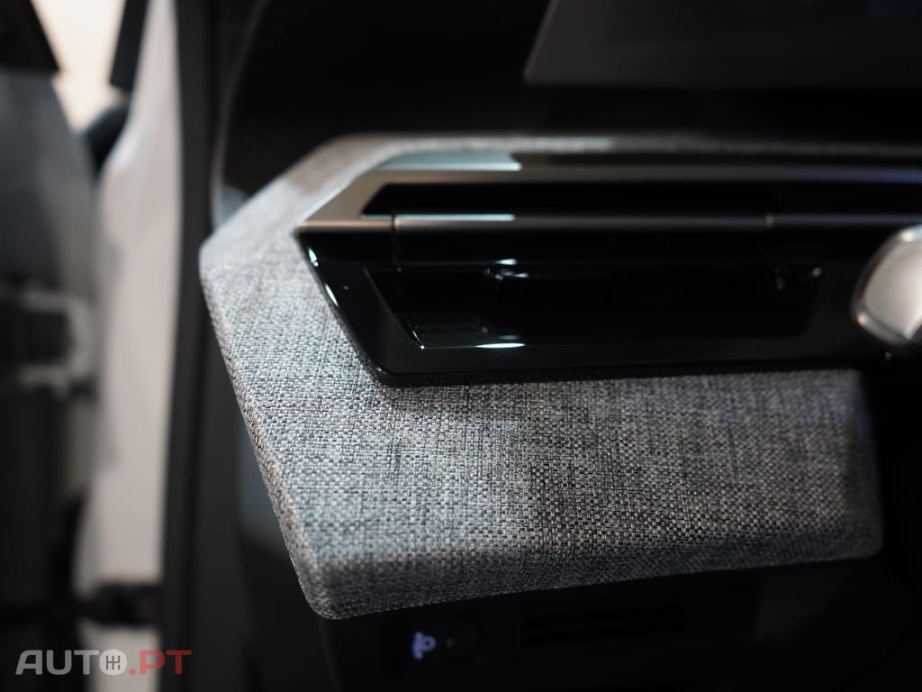 Peugeot 3008 1.2 Hybrid Allure e-DCS6