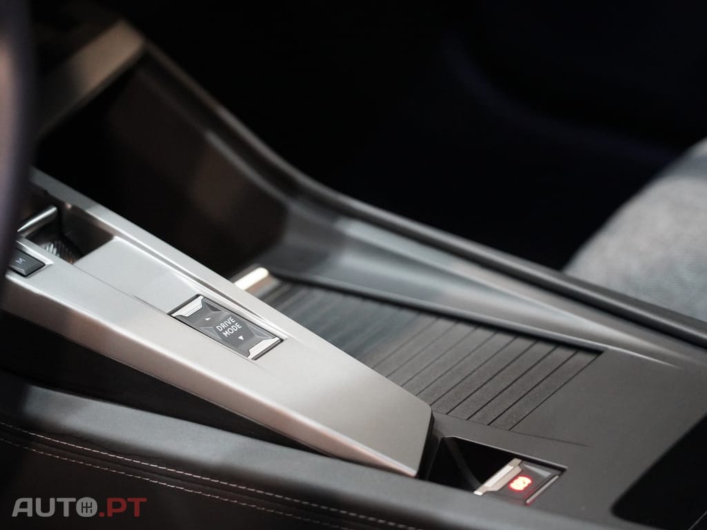 Peugeot 408 1.2 PureTech Allure EAT8