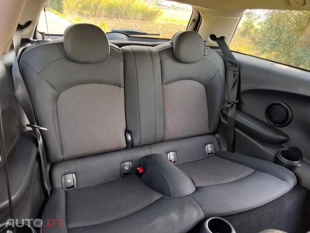 MINI Cooper Premium First Essential