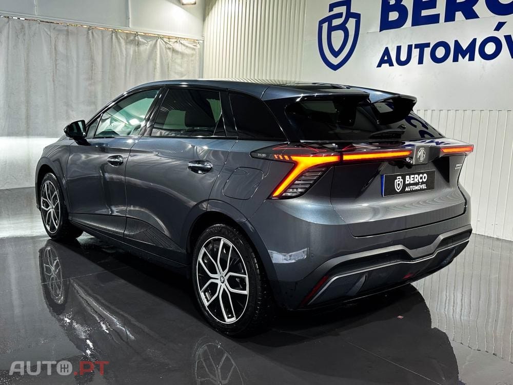 MG MG4 77 kWh Extended Range Luxury