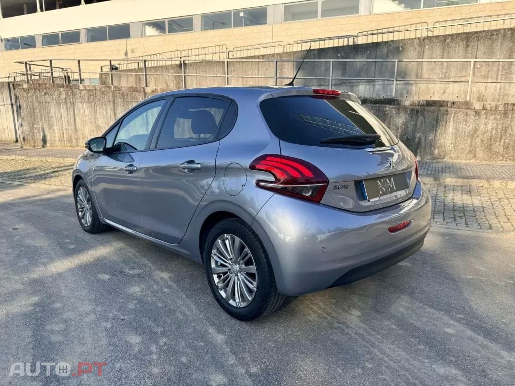 Peugeot 208 1.2 PureTech Signature