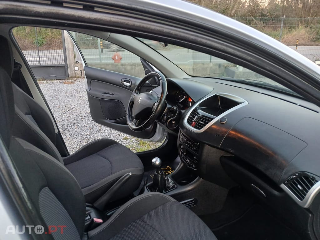 Peugeot 206+ 1.1 Poucos Kms!