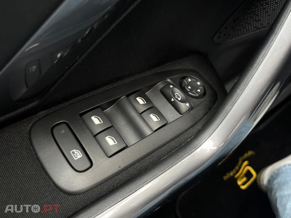 Peugeot 2008 1.2 e-VTi Style