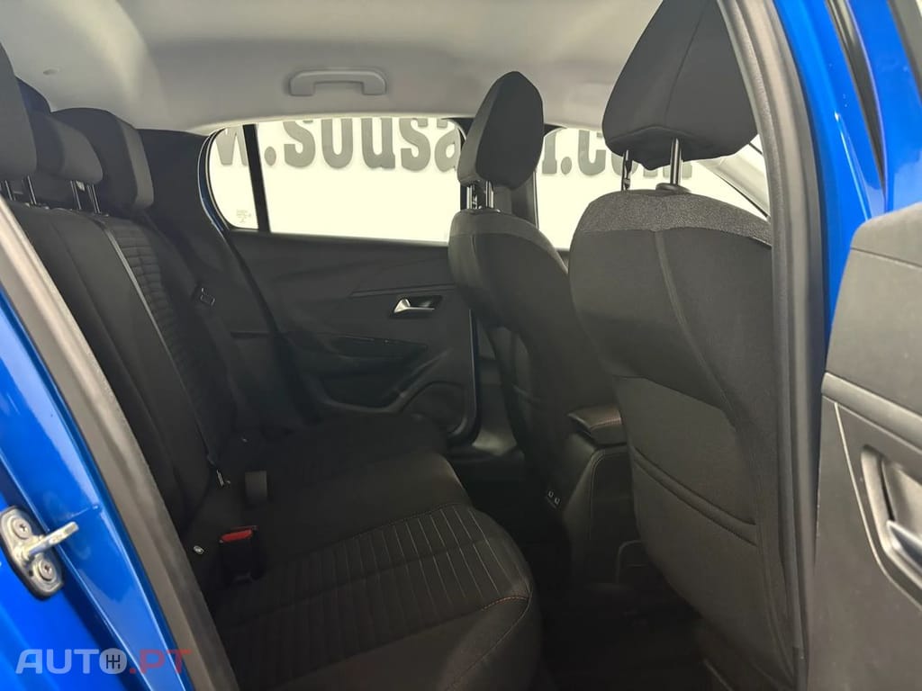 Peugeot e-208 50 kWh Active Pack — fotografia 18