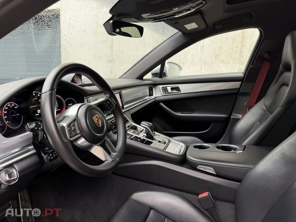Porsche Panamera 4 E-Hybrid Platinum Edition