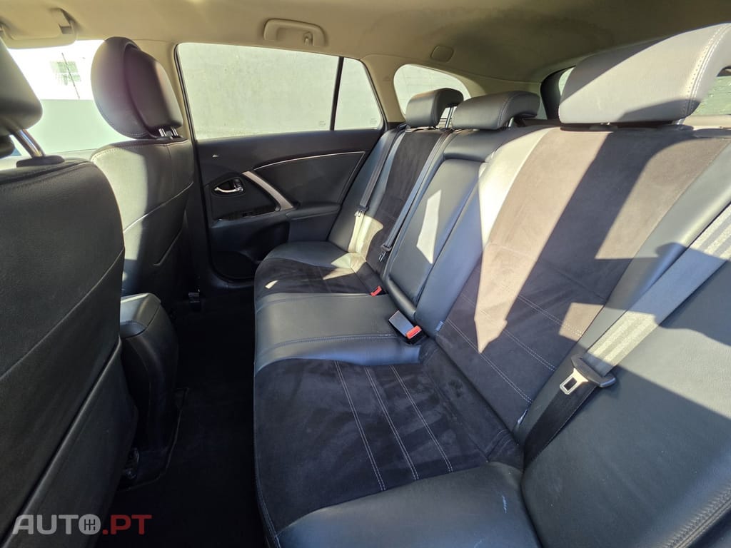 Toyota Avensis 2.0 D-4D Luxury+GPS