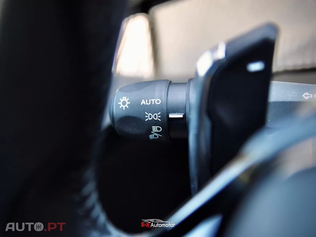 Peugeot 208 1.2 Hybrid Allure e-DCS6