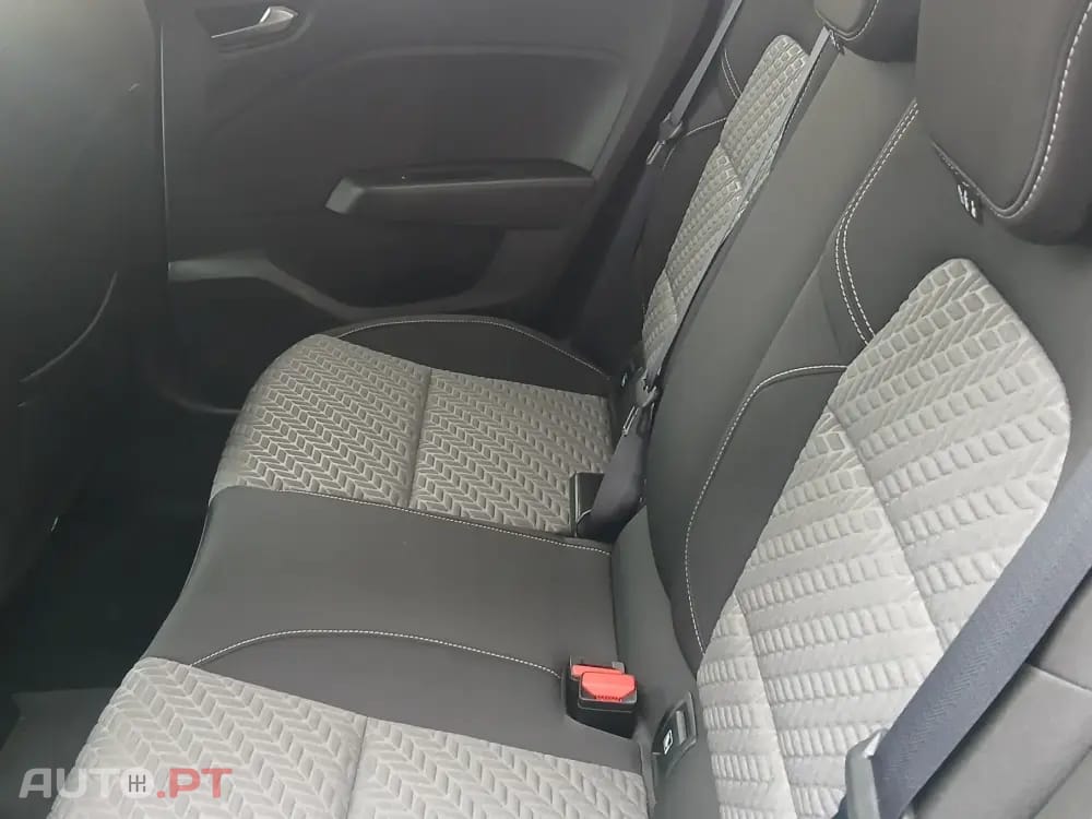 Renault Clio Outro