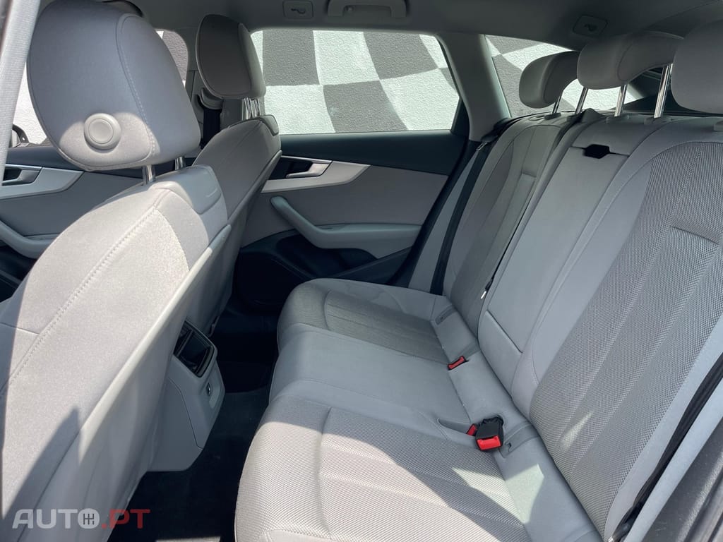 Audi A4 Avant 30 TDI Advanced S tronic