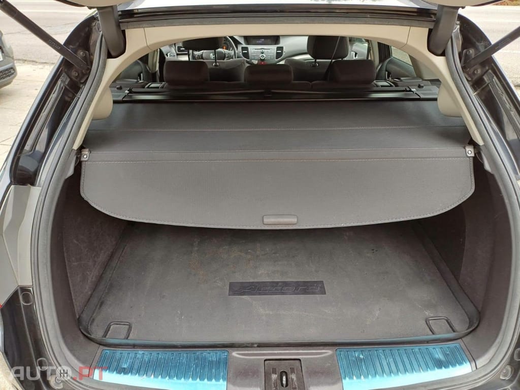 Honda Accord Tourer 2.2 i-DTEC Executive Top — fotografia 17