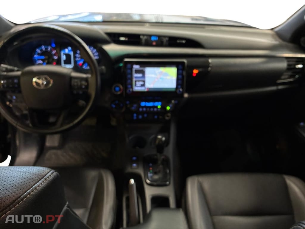 Toyota Hilux 2.8 D-4D 4WD Invincible