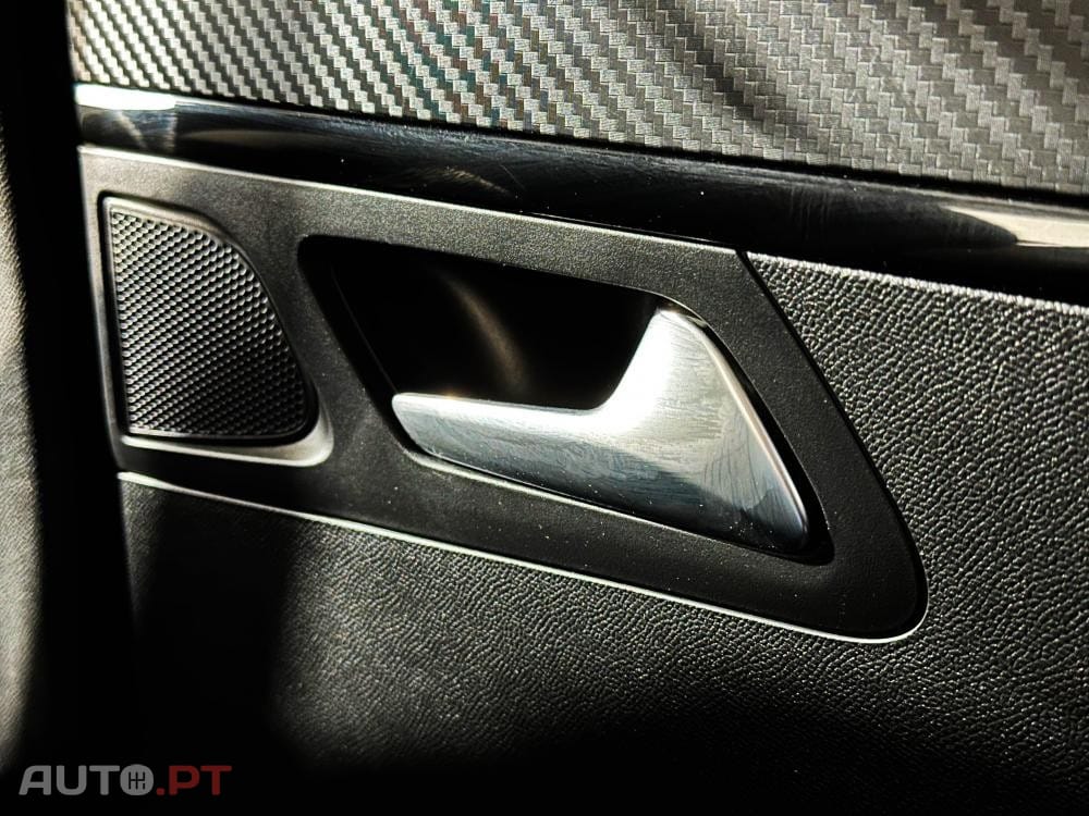Peugeot E-2008 50 kWh Allure Pack
