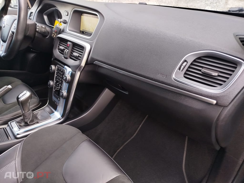 Volvo V40 2.0 D4 R-Design