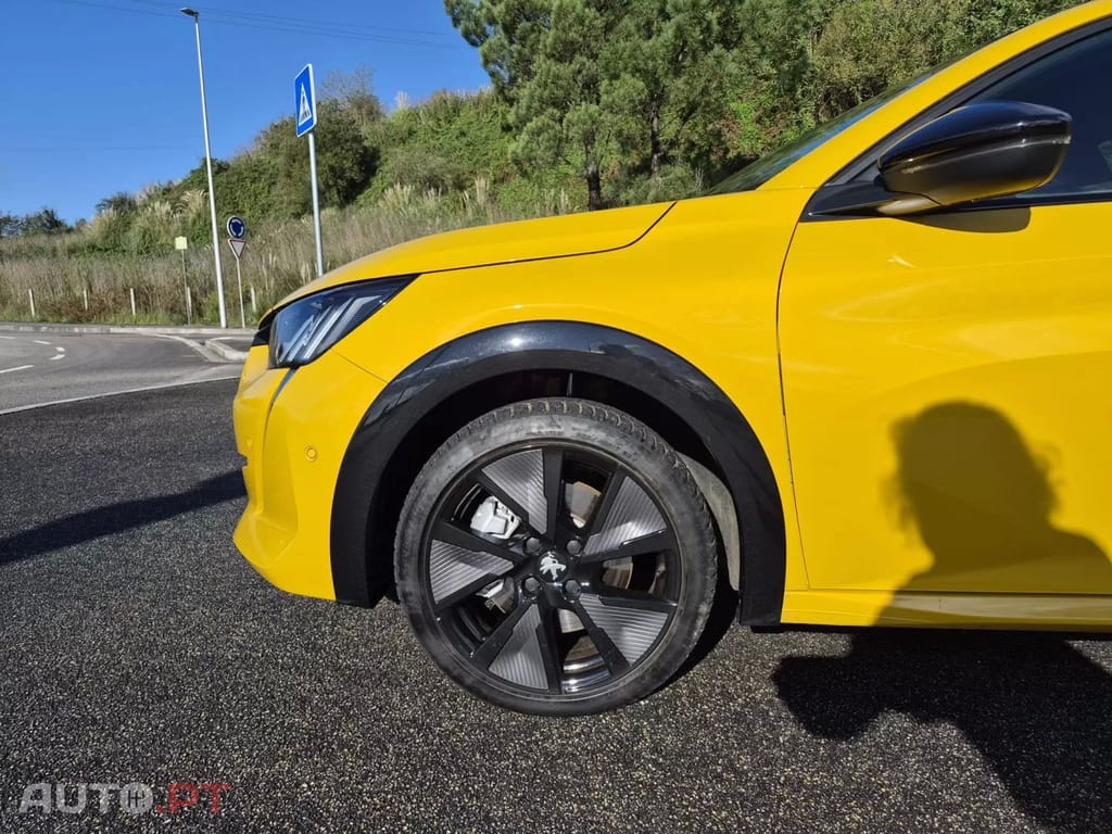 Peugeot E-208 50 kWh GT