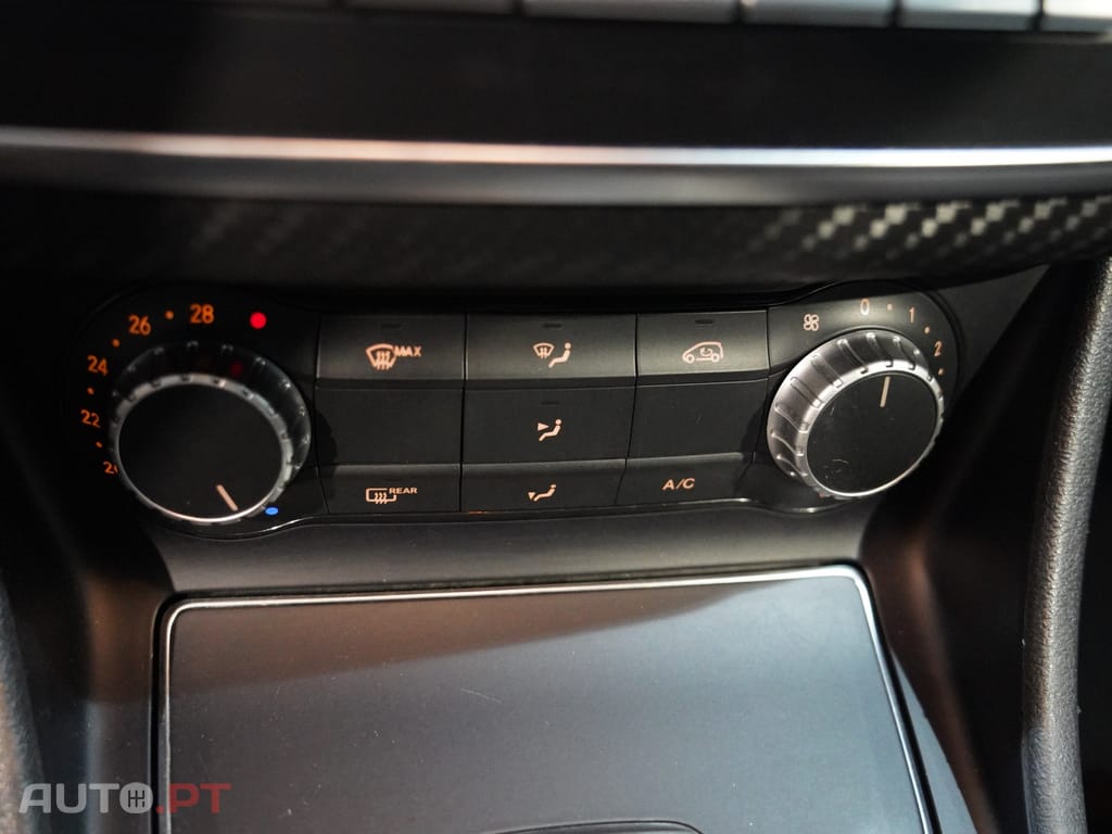 Mercedes-Benz A 180 d AMG Line
