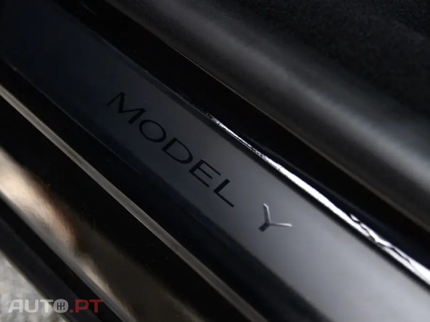 Tesla Model Y Outro