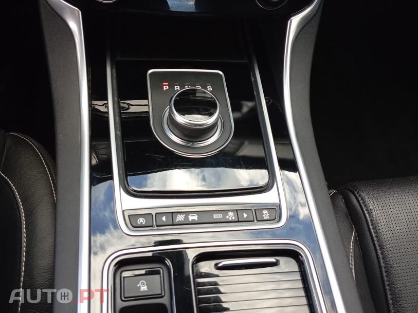 Jaguar XF 2.0 D R SPORT BVA 8 180CV COM EXTRAS