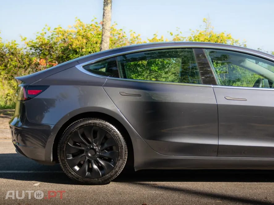 Tesla Model 3 Standard Range Plus RWD