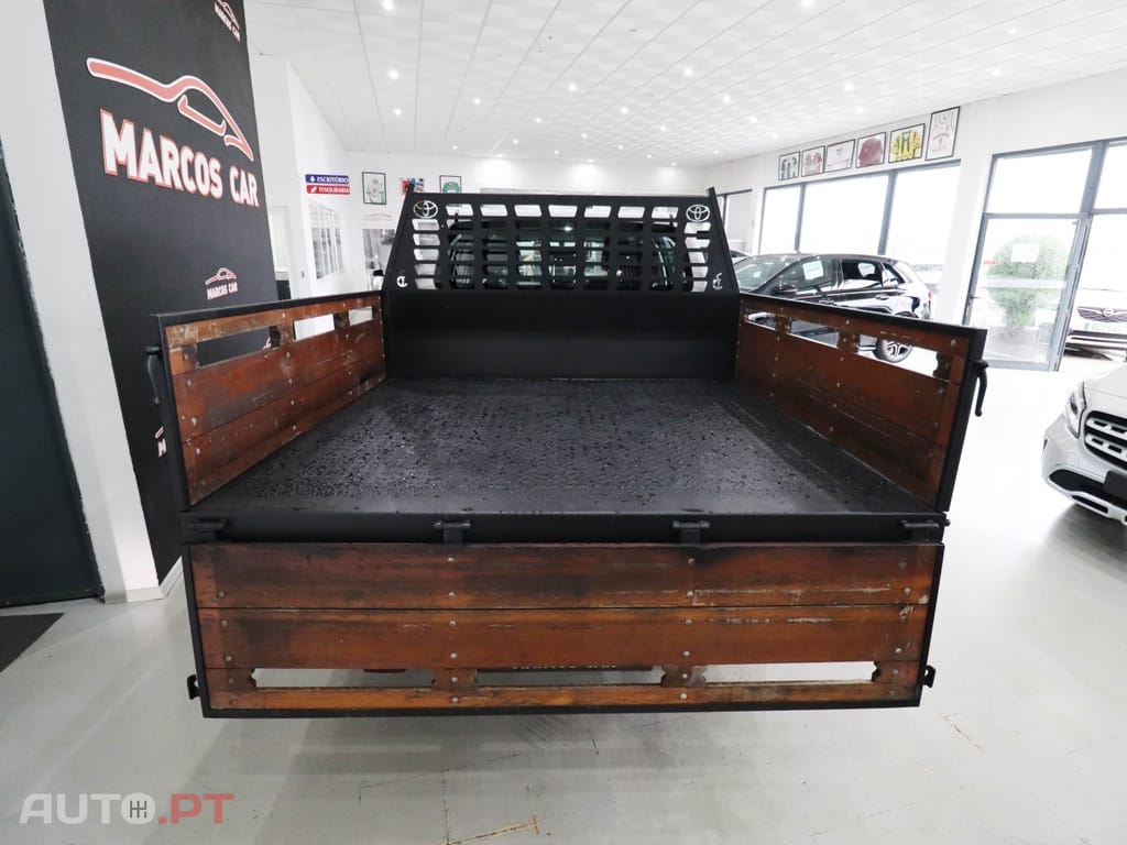 Toyota Hilux 2.4 D-4D 4WD CD CH