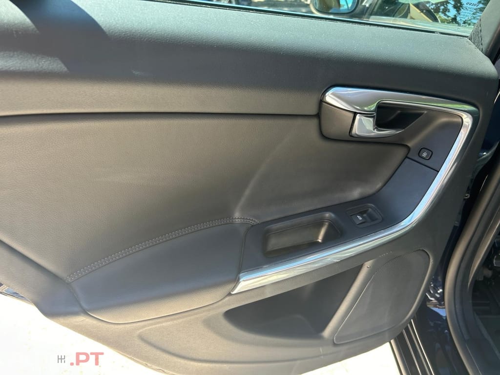 Volvo V60 2.4 D6 Momentum AWD Phev