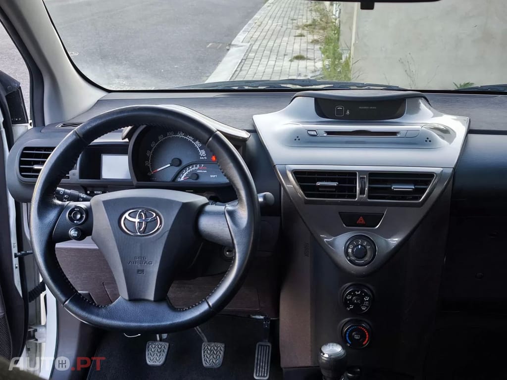 Toyota iQ 1.0 VVT-i