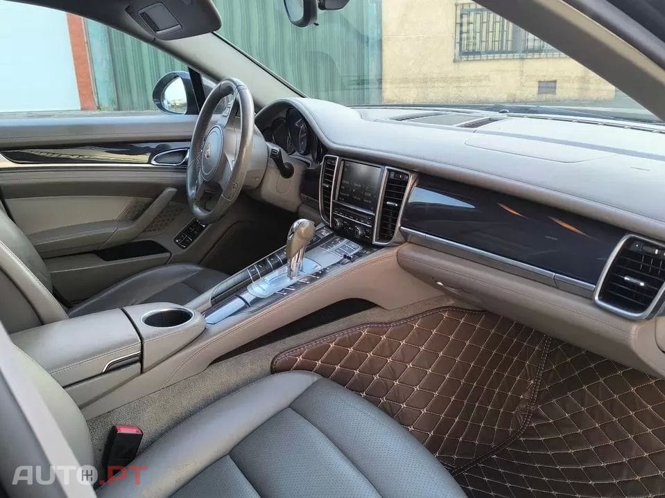 Porsche Panamera 4 Platinum Edition PDK