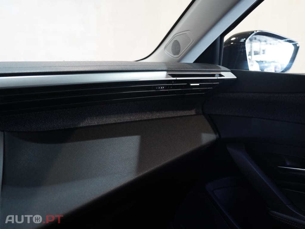 Peugeot 408 1.2 PureTech Allure EAT8