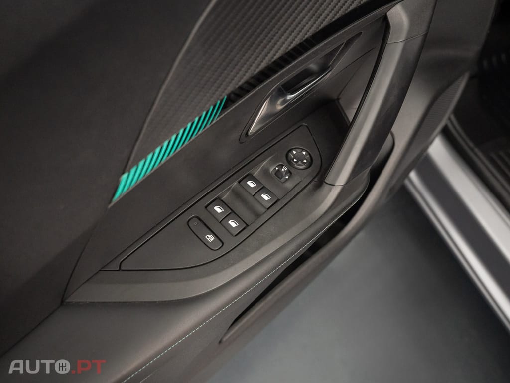 Peugeot E-2008 50 kWh Allure Pack