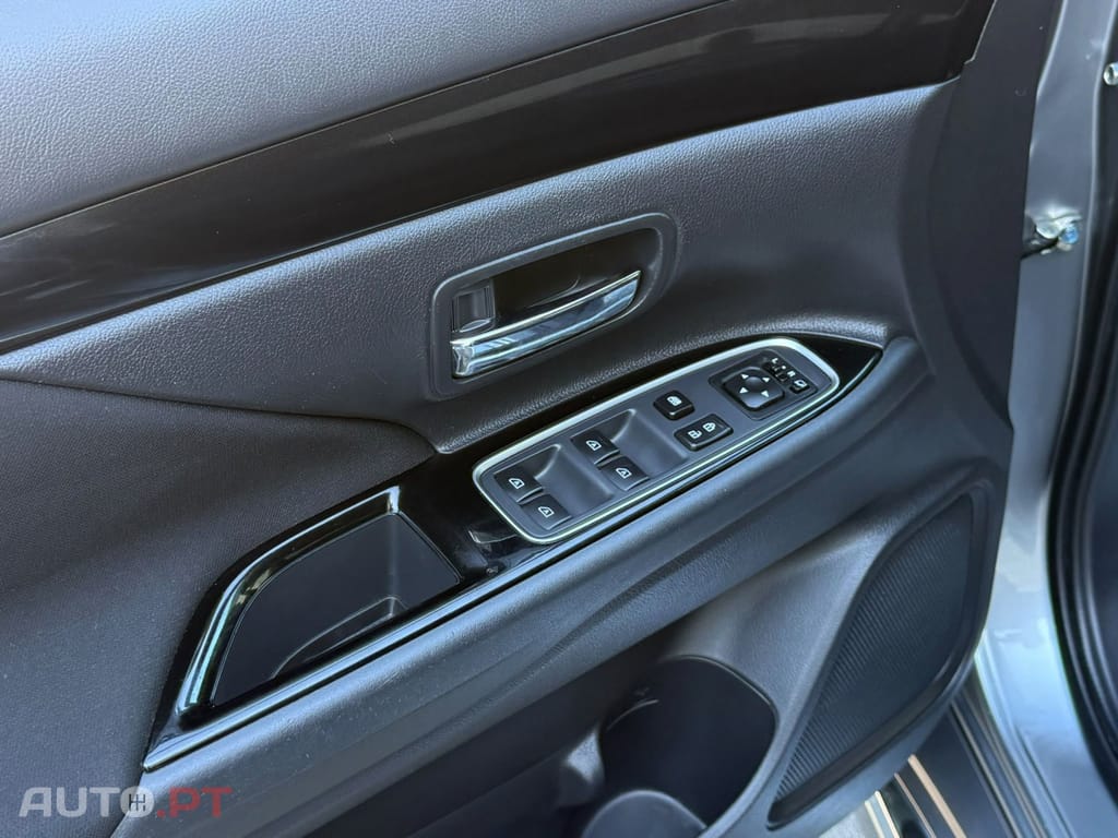 Mitsubishi Outlander PHEV intense