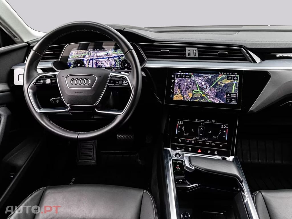 Audi Q8 E-Tron 55 S LINE BLACK 