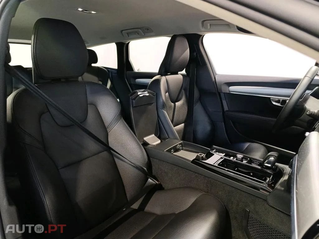 Volvo V90 2.0 T8 Momentum AWD Geartronic