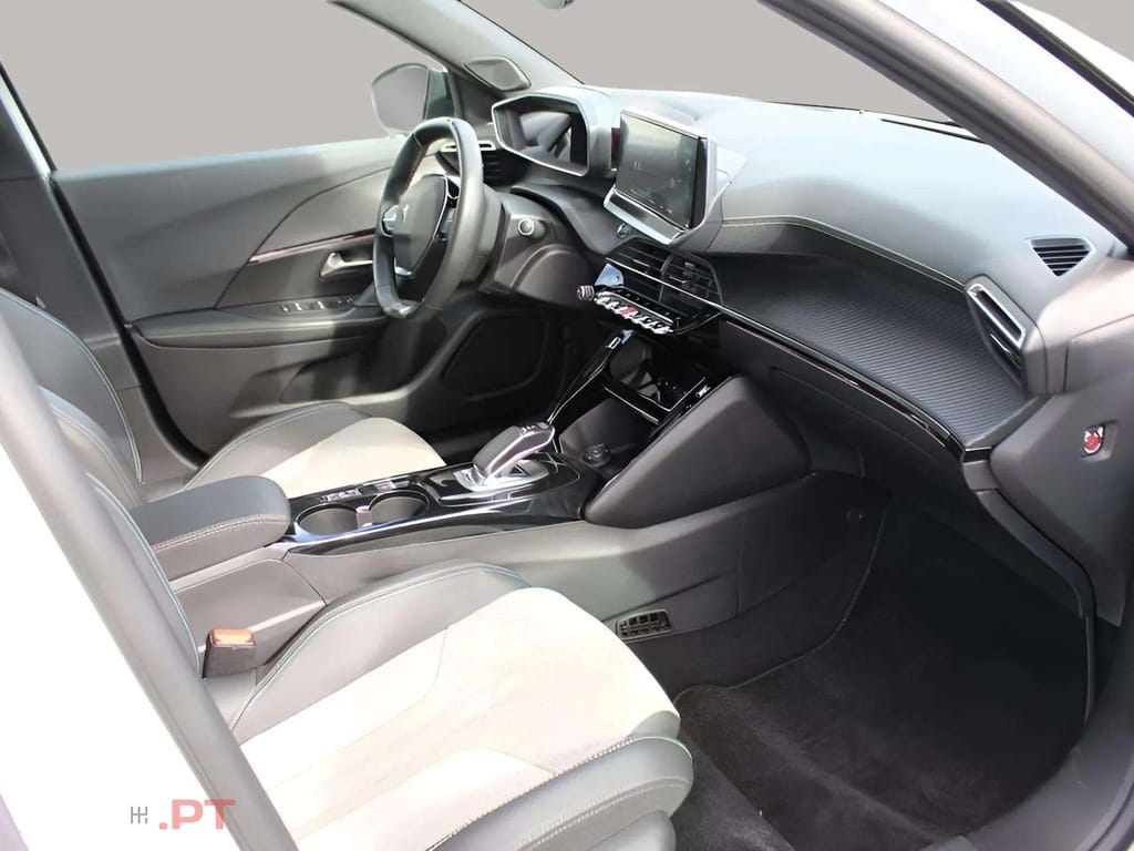 Peugeot E-2008 GT 