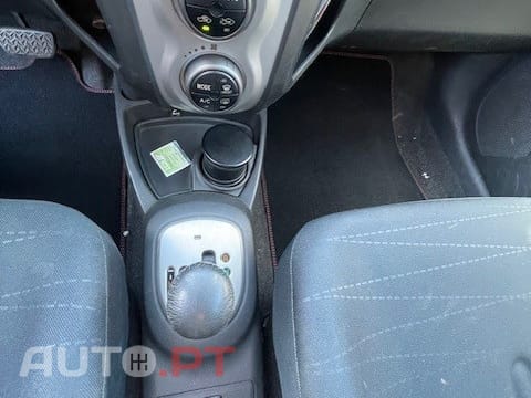 Toyota Yaris 1.4 D-4D Sol High P. MM