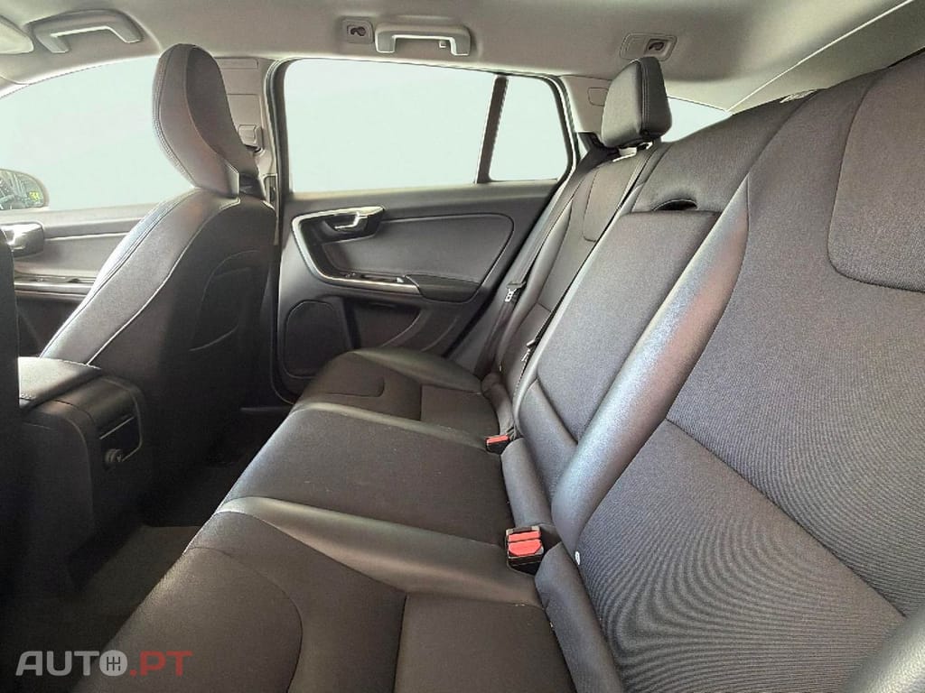 Volvo V60 2.4 D6 AWD Phev