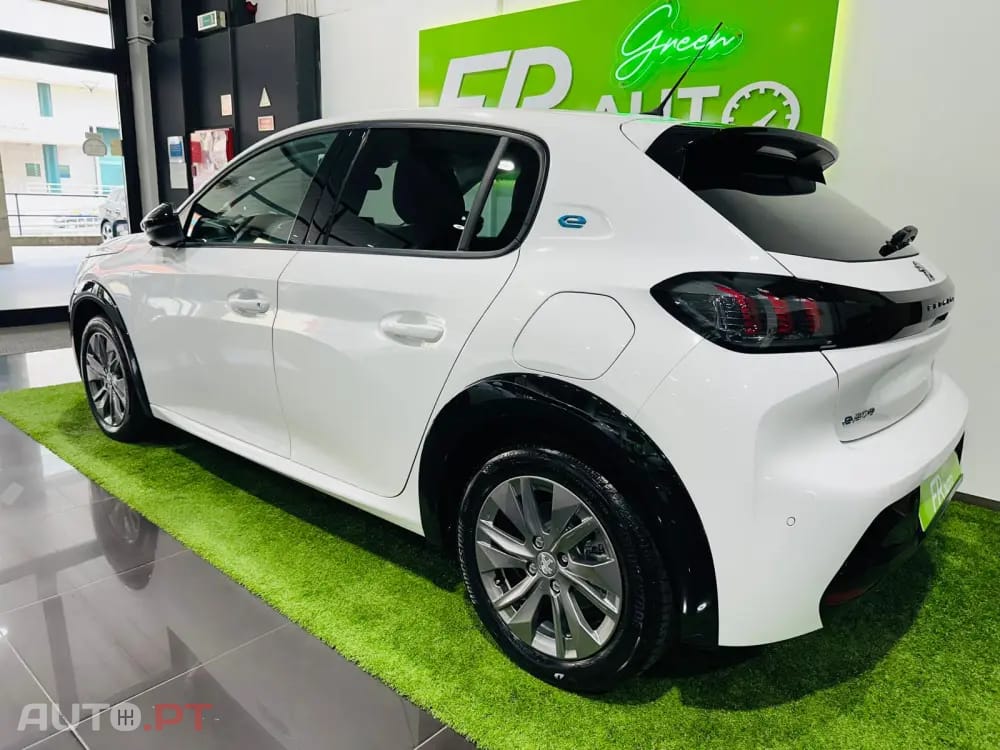 Peugeot E-208 50 kWh Style