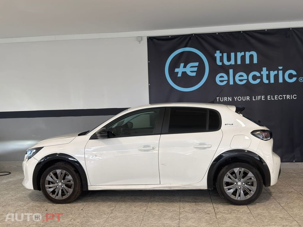 Peugeot E-208 50 kWh Style