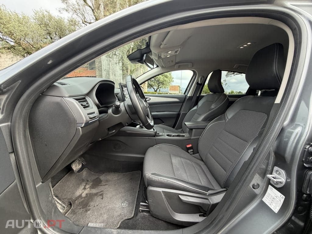 Renault Arkana 1.6 E-Tech Business