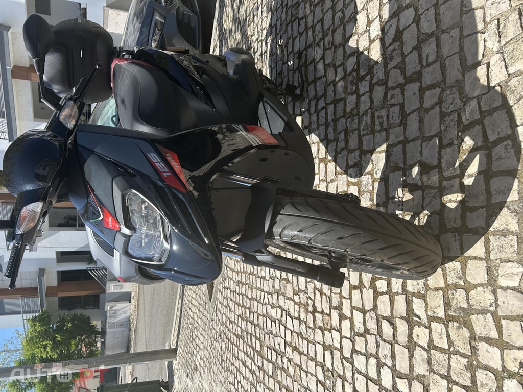 Aprilia 125 SR Motard