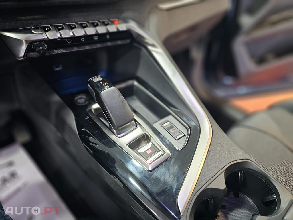 Peugeot 3008 1.6 Hybrid  EAT8 Allure